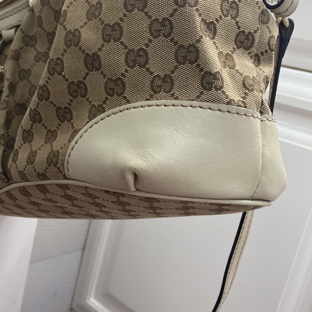 Authentic Gucci Sukey crossbody shoulder purse. - Picture 16 of 17